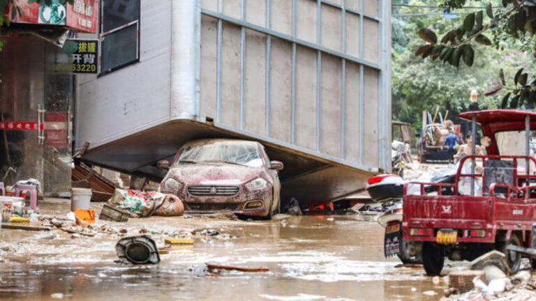Çin’de şiddetli yağışlar: 24 saatte bir yıllık yağmur yağdı, 20.000 kişi tahliye edildi