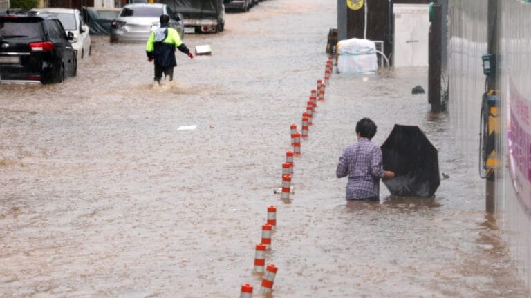 Güney Kore’de şiddetli yağışlar can kaybına yol açtı!