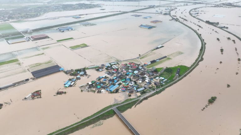 Güney Kore’de sel ve heyelanlarda can kaybı 17’ye yükseldi