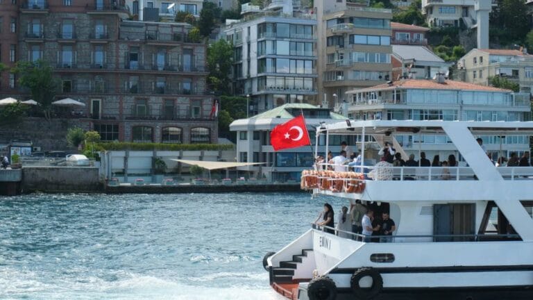 Meteoroloji’den kuvvetli rüzgar ve yüksek sıcaklık uyarıları