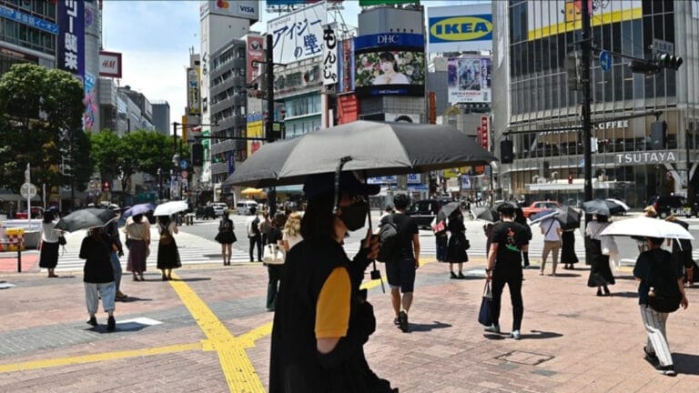 Japonya rekor sıcaklıkla kavruluyor: Termometreler 41,2 dereceyi gördü