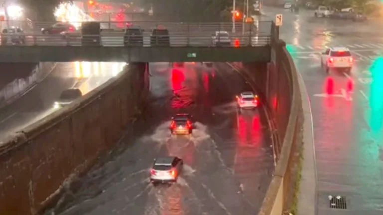 New Jersey ve New York’ta sel baskını! OHAL ilan edildi, ulaşım durdu