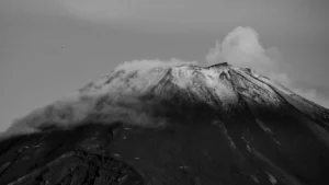 Araştırma: Eriyen buzullar volkanik patlama riskini artırabilir