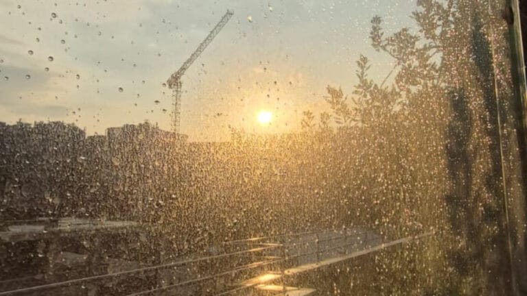 Yağmur, kuvvetli rüzgar ve sıcak hava etkili olacak