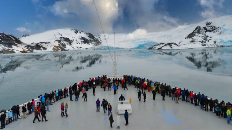 Artan ziyaretçi sayıları Antarktika ekosistemlerinde zararlı insan izi bırakıyor