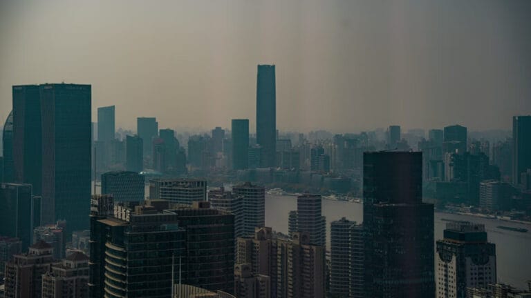 Çin’in karbon emisyonları yenilenebilir enerji hamlesiyle düştü