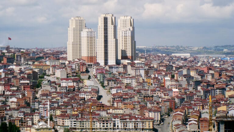 Son bir ayda Esenyurt’un 21 katı, 12 bin 752 futbol sahası yandı