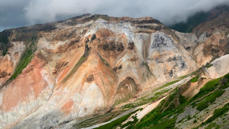 Yenilenebilir enerji madenciliği büyük zararlara yol açıyor: Bir çözüm var mı?