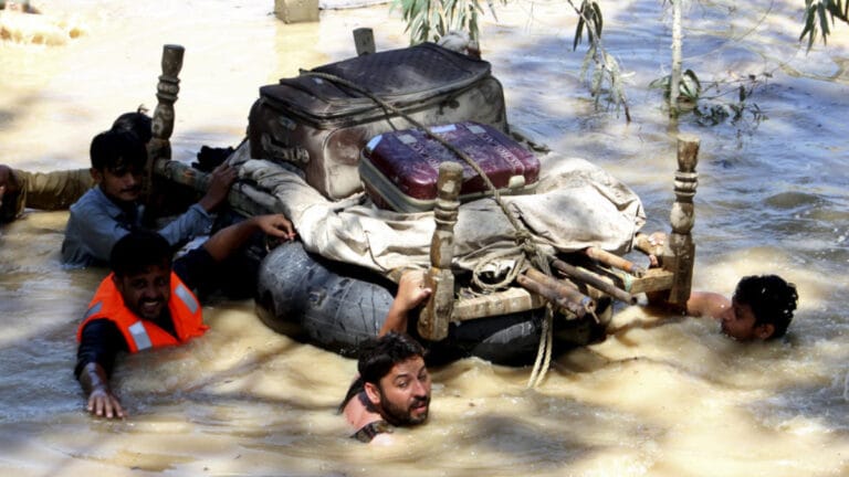 Pakistan’da sel: 22 kişi öldü, 600 bin kişi tahliye edildi