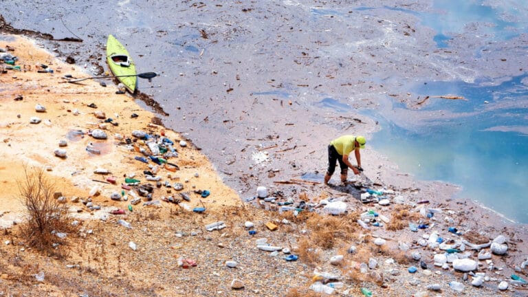 Dünya 1.5 trilyon dolarlık plastik kirliliği kriziyle karşı karşıya: Rapor, bebeklerden yaşlılara sağlık üzerindeki etkilerine dikkat çekiyor