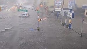 New York ve New Jersey’de aşırı yağış ve sel nedeniyle OHAL edildi