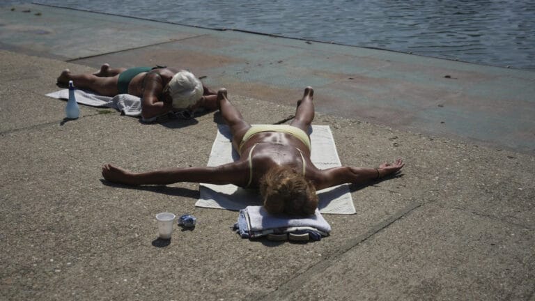 Aşırı sıcaklar Avrupa’yı kavuruyor: Sıcaklık rekorları kırıldı, yangınlar büyüdü