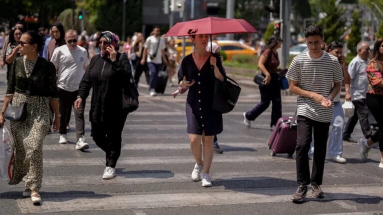 Meteoroloji’den sıcak hava uyarısı! Doğu Karadeniz’de yağmur var