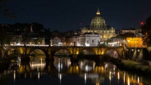 Vatikan, dünyanın ilk karbon nötr devleti olacak! Güneş enerjisi çiftliği anlaşması imzalandı