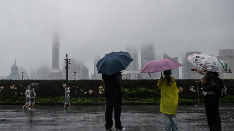 Tayfun Kajiki yaklaşırken Vietnam’da 500 binden fazla kişi tahliye edildi