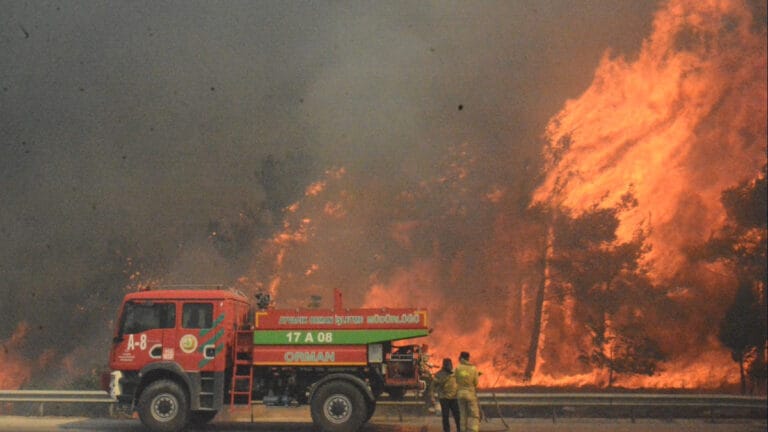 Manisa, Çanakkale ve İzmir’deki orman yangınları da kontrol altında