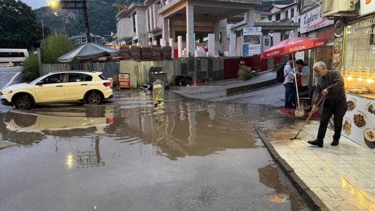 Doğu Karadeniz ve Doğu Anadolu’ya dikkat: Kuvvetli yağış ve fırtına uyarısı