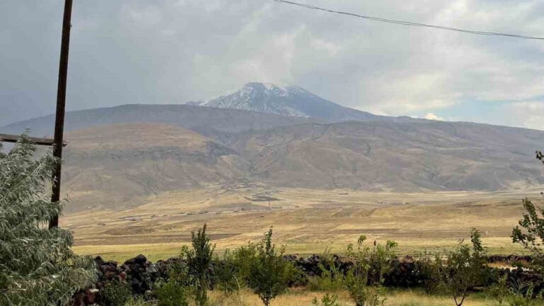 Doğu Anadolu’da hava değişimi: Ağrı Dağı yeniden karlarla kaplandı