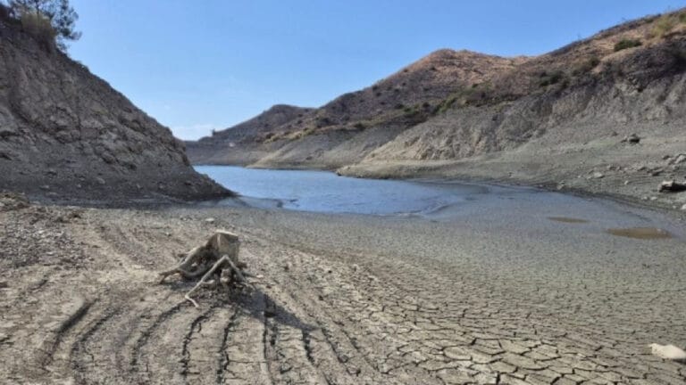 Kıbrıs kuraklıkla boğuşuyor: Su krizi tuzdan arındırma tesisleriyle çözülmeye çalışılıyor