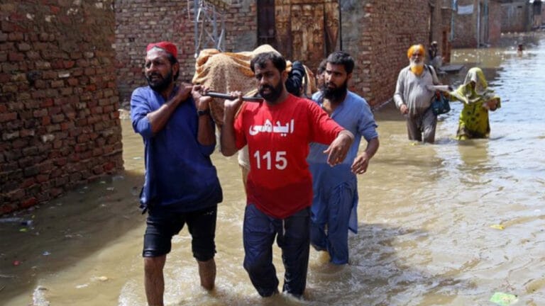Pakistan’da 26 Haziran’dan bu yana 905 kişi sellerde hayatını kaybetti