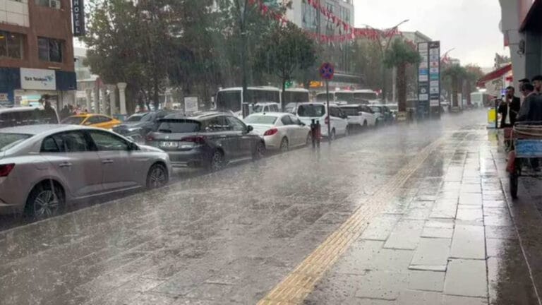 Türkiye’de hava durumu! Marmara’da kuvvetli rüzgar ve bölgesel sağanaklar etkili olacak