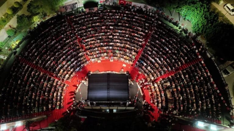 Uluslararası Adana Altın Koza Film Festivali’nde yanan alanlara fidan dikilecek