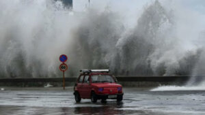Kasırga Melissa Karayipler’i vururken, Küba 735 bin kişiyi tahliye etti
