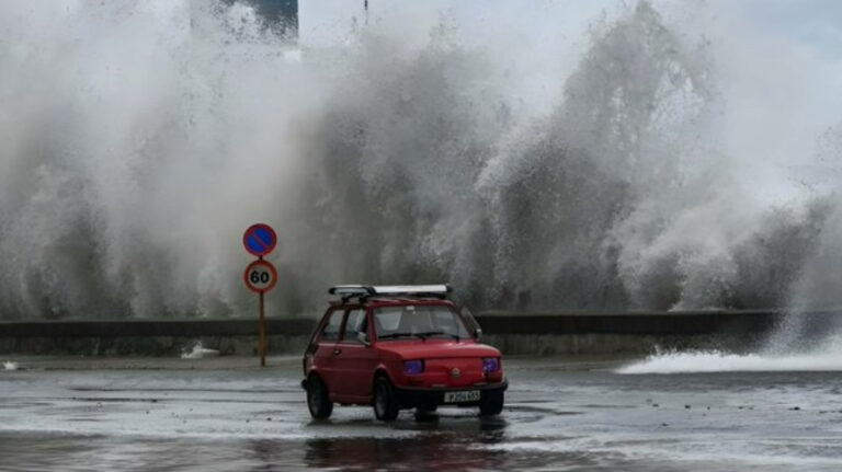 Kasırga Melissa Karayipler’i vururken, Küba 735 bin kişiyi tahliye etti