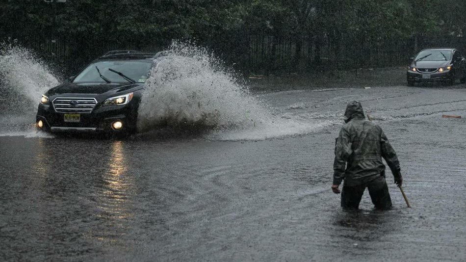 New York’ta şiddetli yağışlar: 2 kişi hayatını kaybetti, uçuşlar aksadı