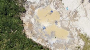 Rekor altın fiyatları Amazon’u yutuyor: Peru’da kaçak madencilik 140.000 hektar yağmur ormanını yok etti