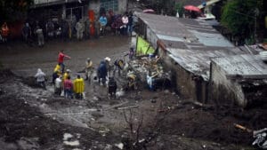 Meksika’da doğal felaket: Şiddetli yağışlar kasabaları yıktı, can kaybı ve kayıplar 130’a yaklaştı