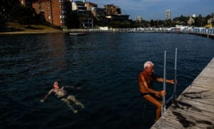 Avustralya’da kavurucu sıcaklıklar tarihi zirvede: Sidney rekor kırmaya hazırlanırken, güney kıyılarında yıkıcı fırtına