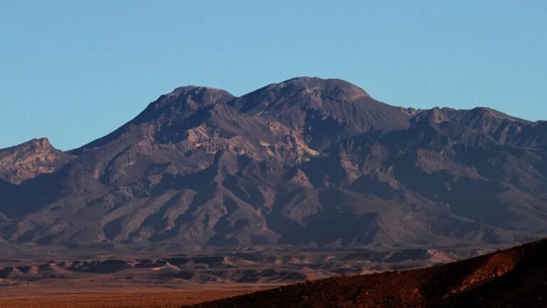 İran’ın 710 bin yıldır uyuyan dev volkanı harekete geçti