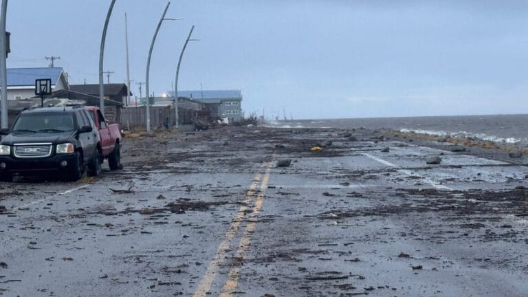 Pasifik Okyanusu’nda domino etkisi: Halong Tayfunu Japonya’yı vururken, kalıntıları California için yoğun yağış alarmı veriyor