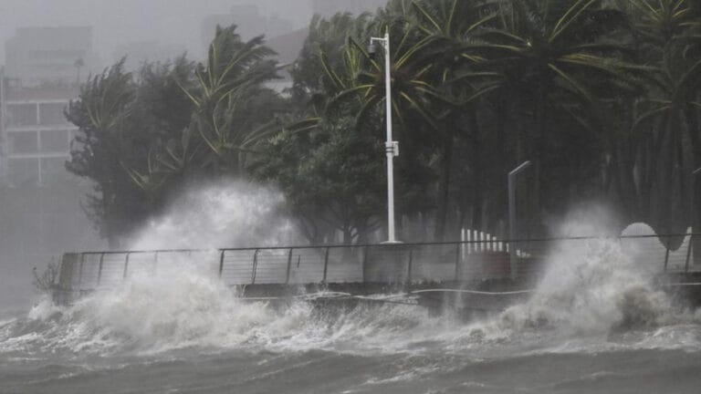 Üç aşırı hava olayı: Matmo Asya’yı vurdu, Priscilla ve Şahti dünya denizlerini tehdit ediyor