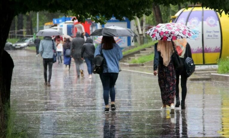 Ege, Akdeniz ve Güneydoğu’ya kuvvetli sağanak uyarısı! Sıcaklıklar mevsim normallerinde