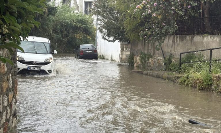 Yağışlı hava kütlesi yurdun büyük bölümünü sarıyor: Muğla için kuvvetli sağanak uyarısı!