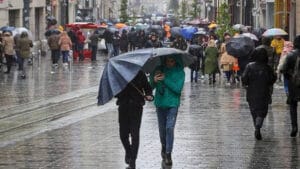 Marmara’da 5 derece soğuma ve şiddetli yağış alarmı, Doğu’nun yüksekleri karla karışık yağmur