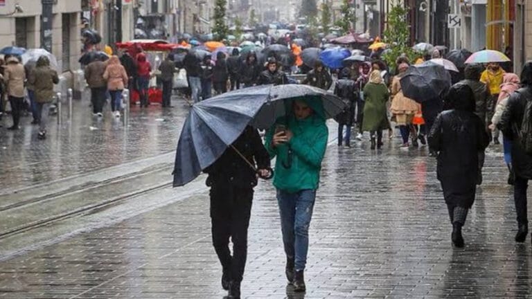 Marmara’da 5 derece soğuma ve şiddetli yağış alarmı, Doğu’nun yüksekleri karla karışık yağmur