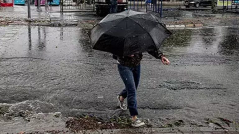 Batı Karadeniz için kuvvetli yağış alarmı: Hava sıcaklıkları doğu ve batıda zıt yönlü değişiyor