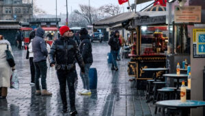 Mevsim normalleri tepetaklak: Sıcaklıklar 5 derece birden düşüyor, 6 ilde “kuvvetli yağış” alarmı verildi