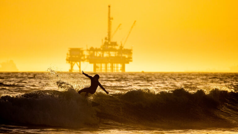 Trump yönetiminden radikal plan: Onlarca yıl sonra California kıyıları petrol sondajına açılıyor; siyasi gerilim tırmanıyor