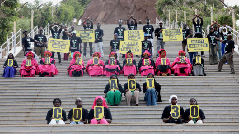 Aktivistler COP30 öncesi Rio’yu aydınlattı, dünya liderlerinden ‘daha az söz, daha fazla eylem’ talep edildi
