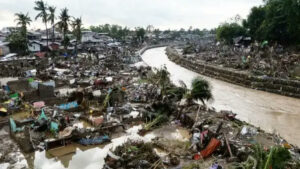 Tayfun kabusu: Kalmaegi Vietnam’a yıkım getirdi, Filipinler’de can kaybı 200’e yaklaştı