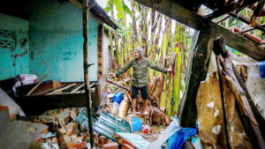 “Soğukkanlı bir girdap”: İklim değişikliği orta Vietnam’ı yuttu, 90’dan fazla kişi hayatını kaybetti