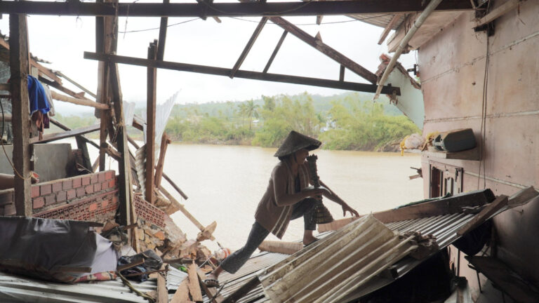 300 yılda bir görülen yağış Tayland’ı vurdu: Güneydoğu Asya’da can pazarı ve insani kriz