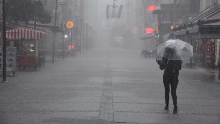 Batı ve güneyde meteoroloji alarmı: Kuvvetli yağış ve fırtına tehlikesi kapıda