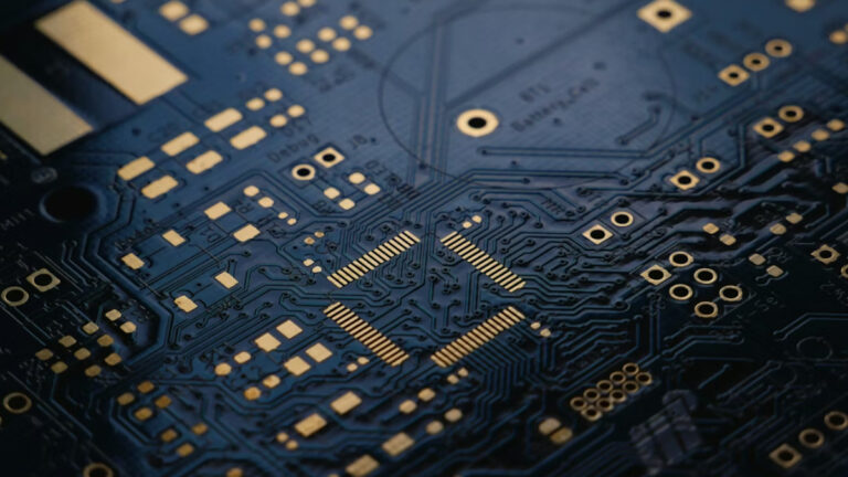 Trump’ın yapay zeka ambisyonu ikilemde: Yeşil enerji engelleri ve artan elektrik faturaları riskine dikkat çekiliyor