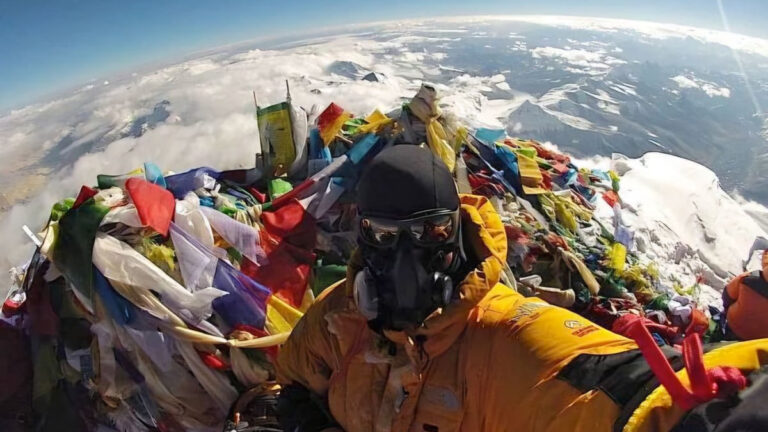 Nepal, Everest Dağı’ndaki atık depozito sistemini iptal ediyor