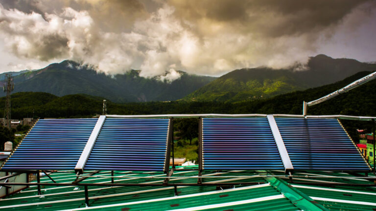 Hindistan’da güneş enerjisi büyüyor, atık sorunu endişe yaratıyor